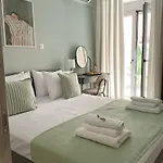 Casa 7 Urban 3 Bedroom Apartment *
